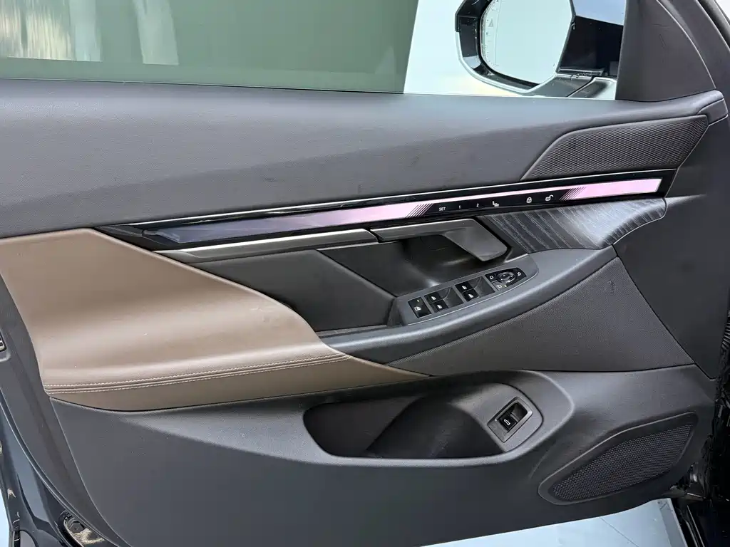 BMW BMW i5 2024 eDrive 35L Luxury Package 2024 - thumbnail 9