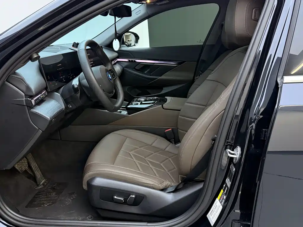 BMW BMW i5 2024 eDrive 35L Luxury Package 2024 - thumbnail 10
