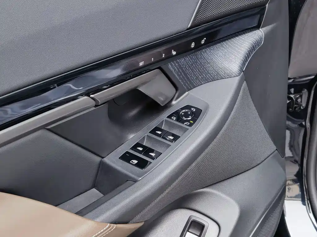 BMW BMW i5 2024 eDrive 35L Luxury Package 2024 - thumbnail 11