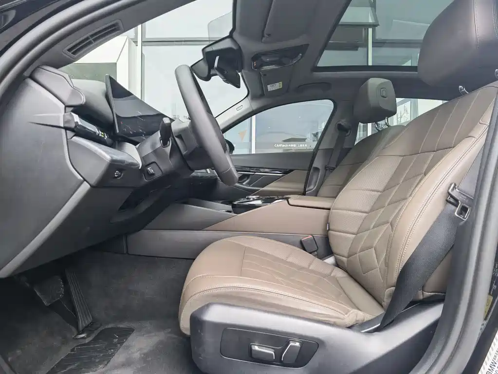 BMW BMW i5 2024 eDrive 35L Luxury Package 2024 - thumbnail 14