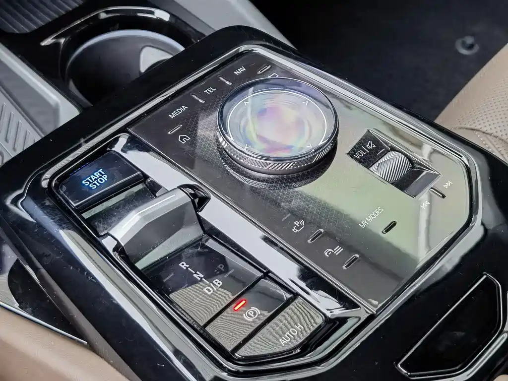 BMW BMW i5 2024 eDrive 35L Luxury Package 2024 - thumbnail 18