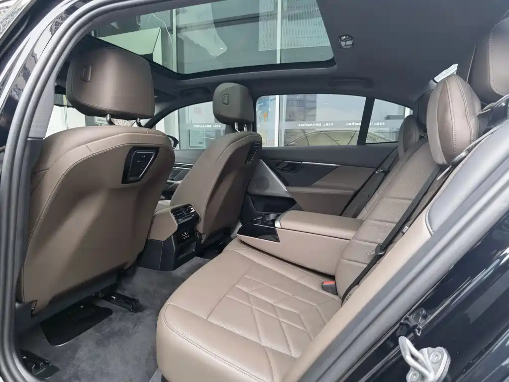 BMW BMW i5 2024 eDrive 35L Luxury Package 2024 - thumbnail 20