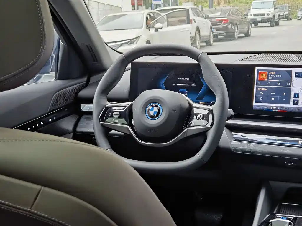 BMW BMW i5 2024 eDrive 35L Luxury Package 2024 - thumbnail 22