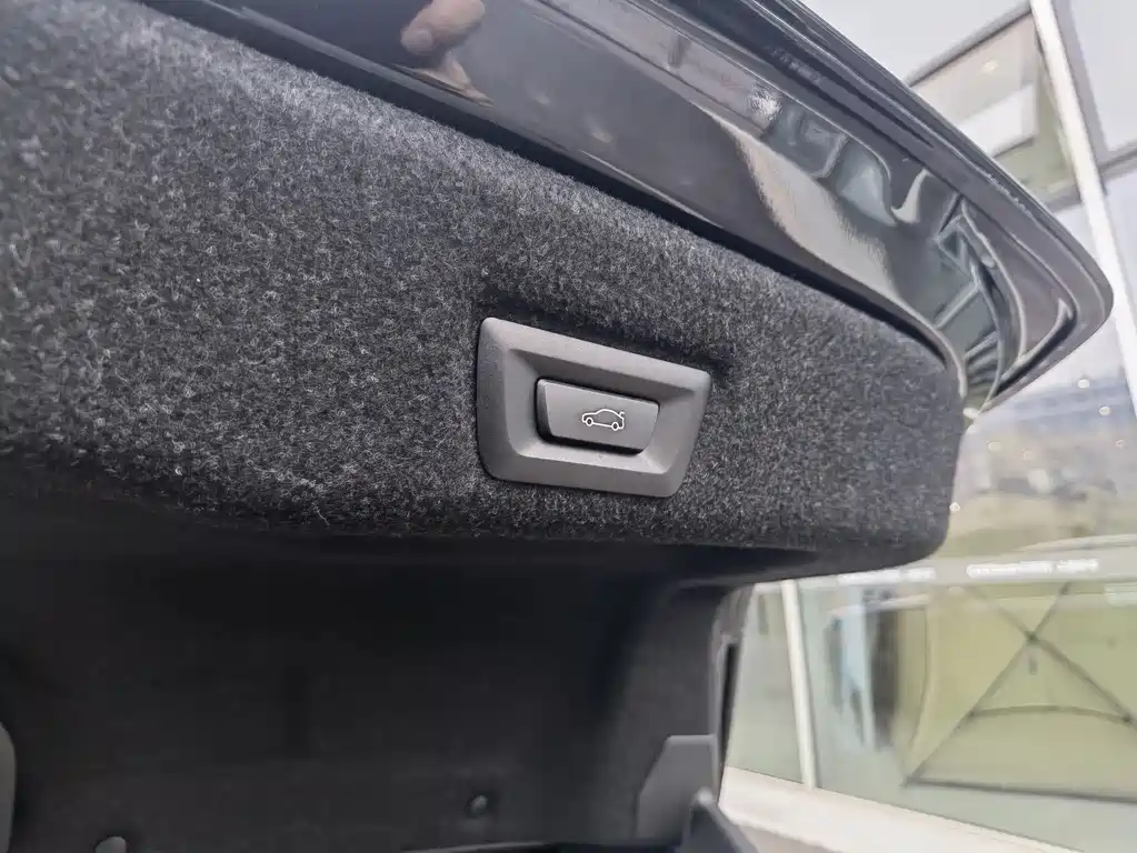 BMW BMW i5 2024 eDrive 35L Luxury Package 2024 - thumbnail 25