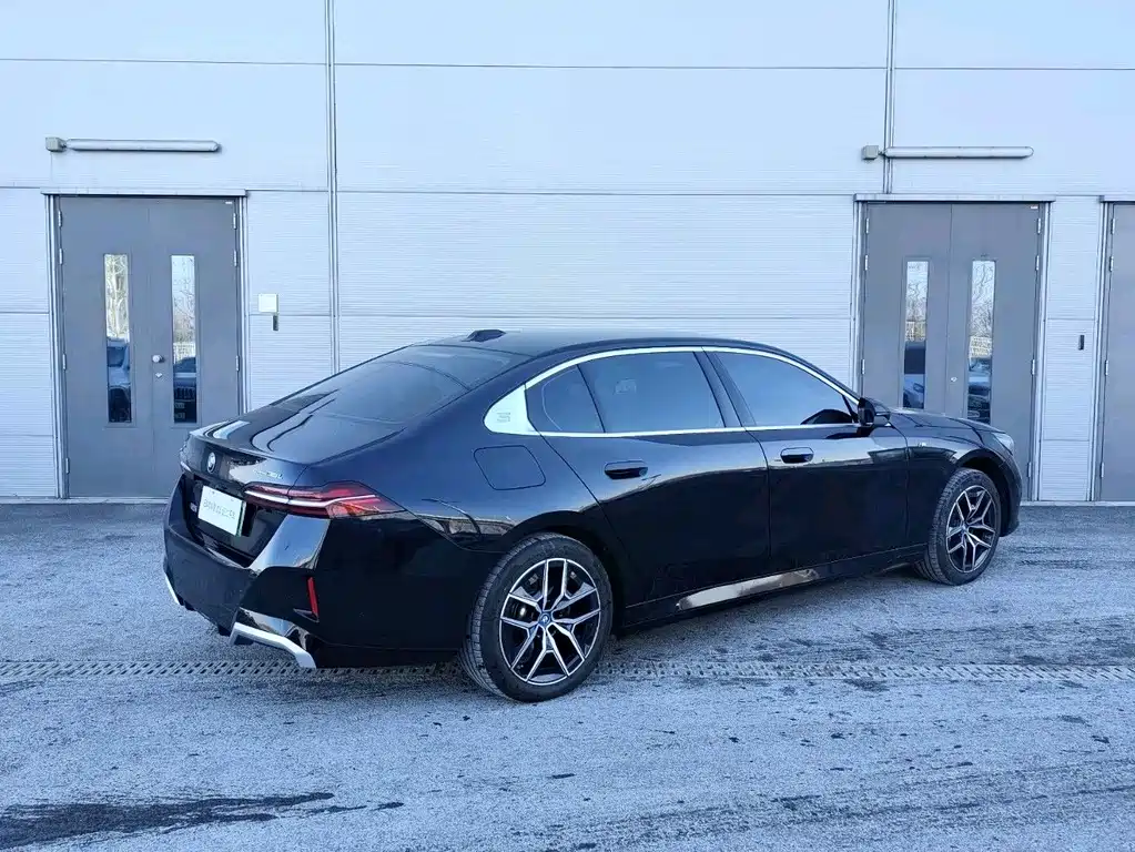 BMW BMW i5 2025 eDrive 35L M Sport Package 2025 - thumbnail 5
