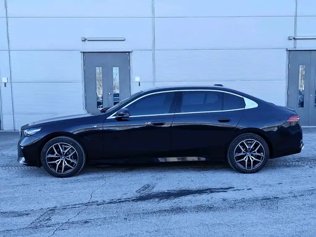 BMW BMW i5 2025 eDrive 35L M Sport Package 2025 - thumbnail 9