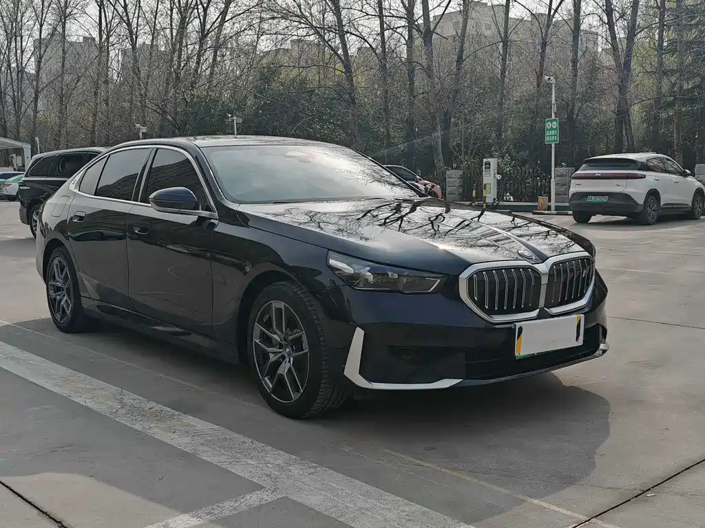 BMW BMW i5 2024 eDrive 35L Luxury Package 2025 - thumbnail 2