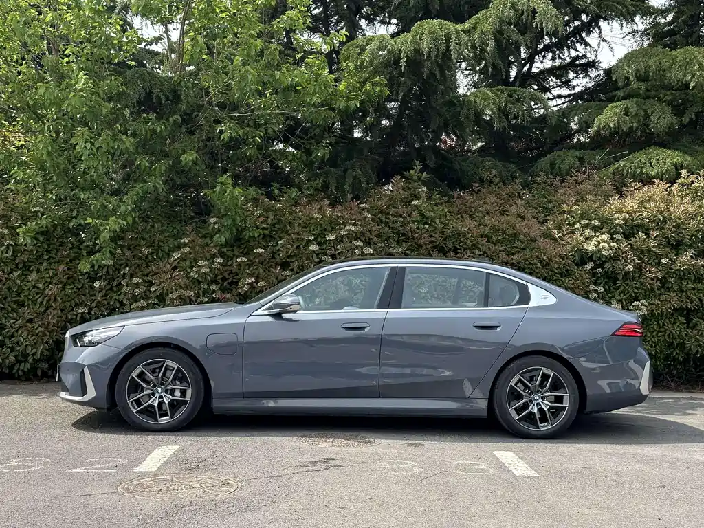 BMW BMW i5 2024 eDrive 35L Premium Luxury Package 2024 - thumbnail 3