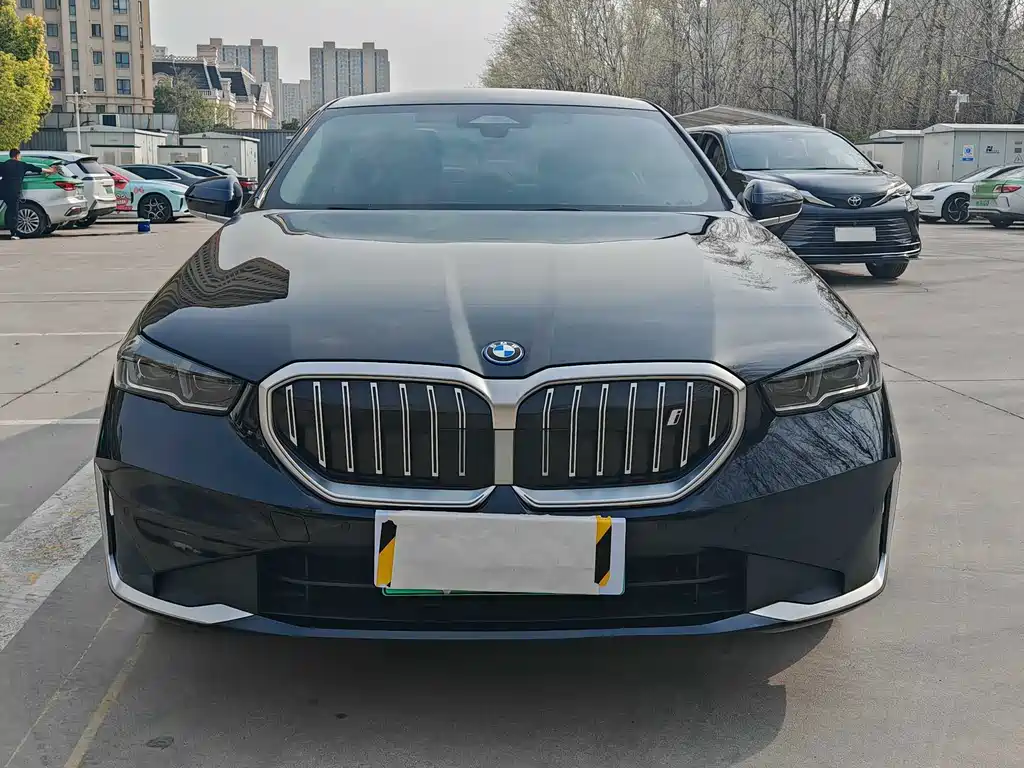 BMW BMW i5 2024 eDrive 35L Luxury Package 2025 - thumbnail 3