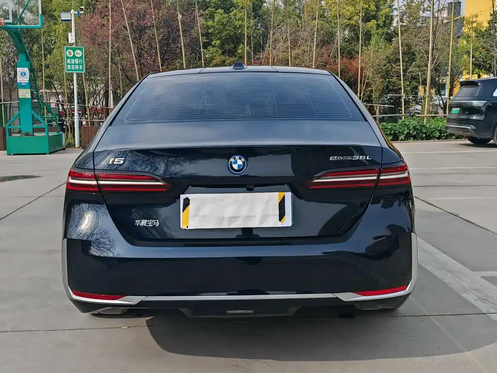 BMW BMW i5 2024 eDrive 35L Luxury Package 2025 - thumbnail 4