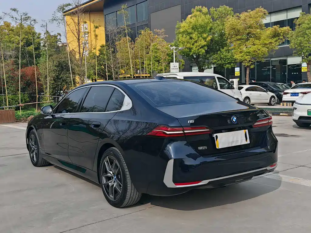 BMW BMW i5 2024 eDrive 35L Luxury Package 2025 - thumbnail 5