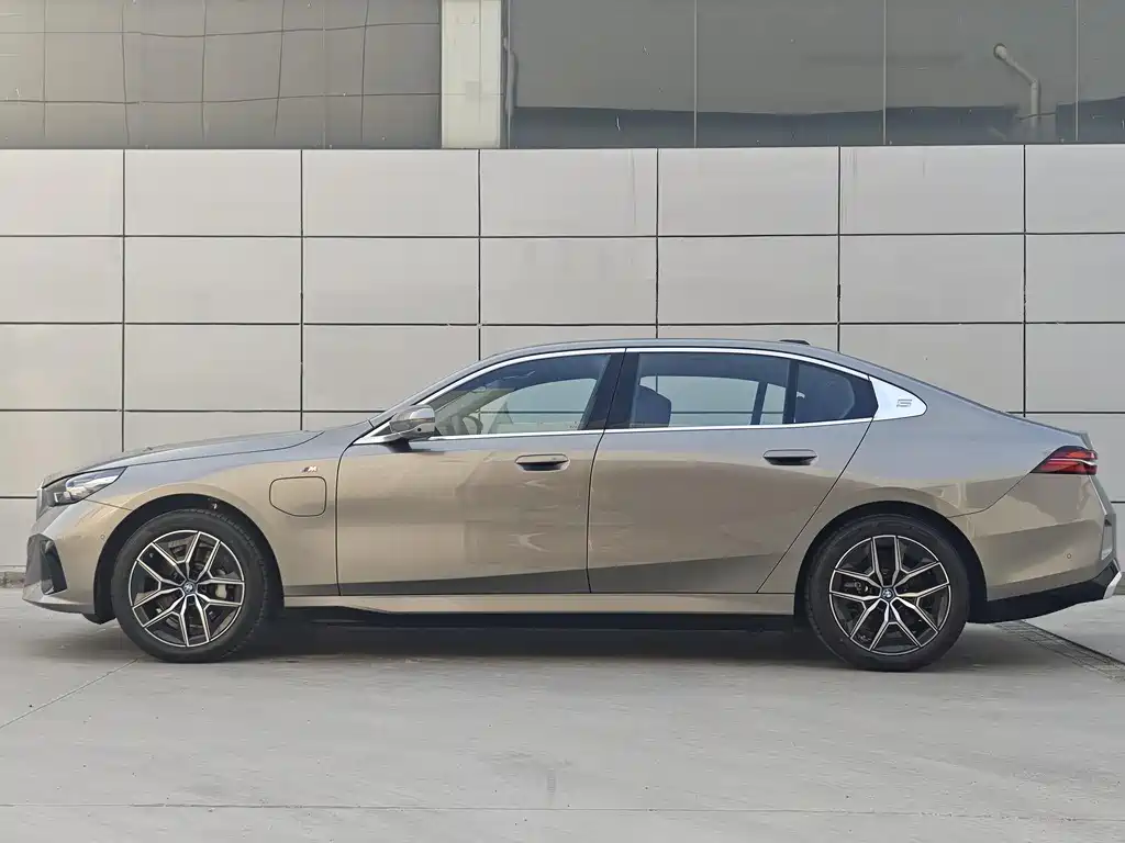 BMW BMW i5 2024 eDrive 35L Executive M Sport Package 2024 - thumbnail 4