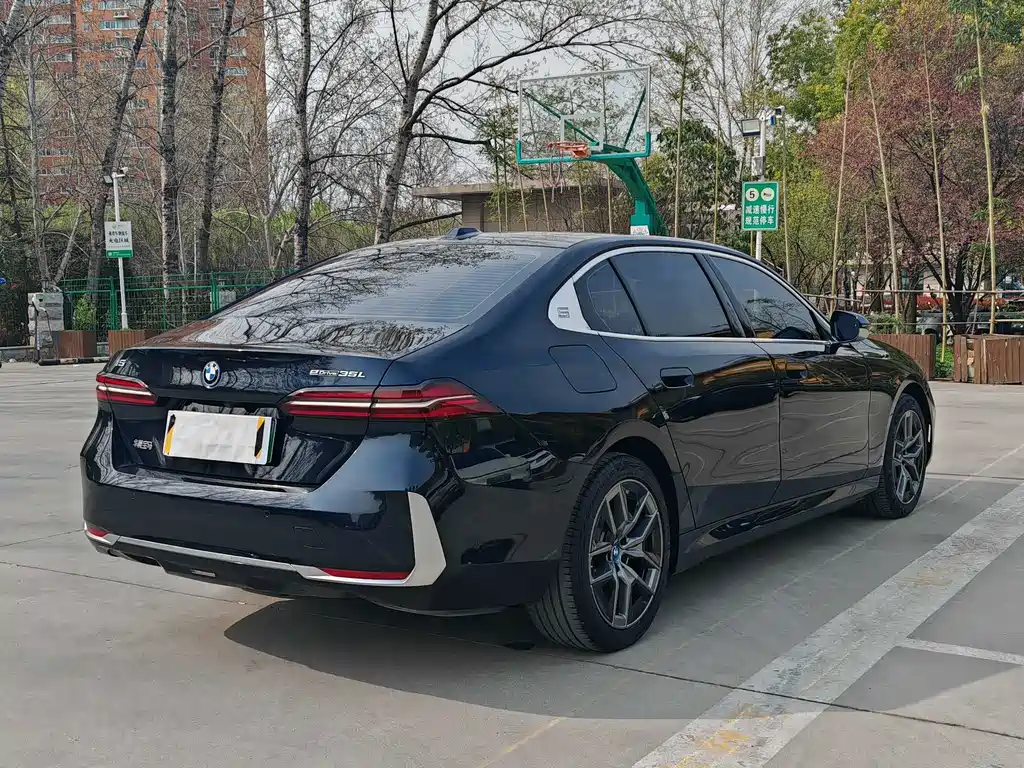 BMW BMW i5 2024 eDrive 35L Luxury Package 2025 - thumbnail 6
