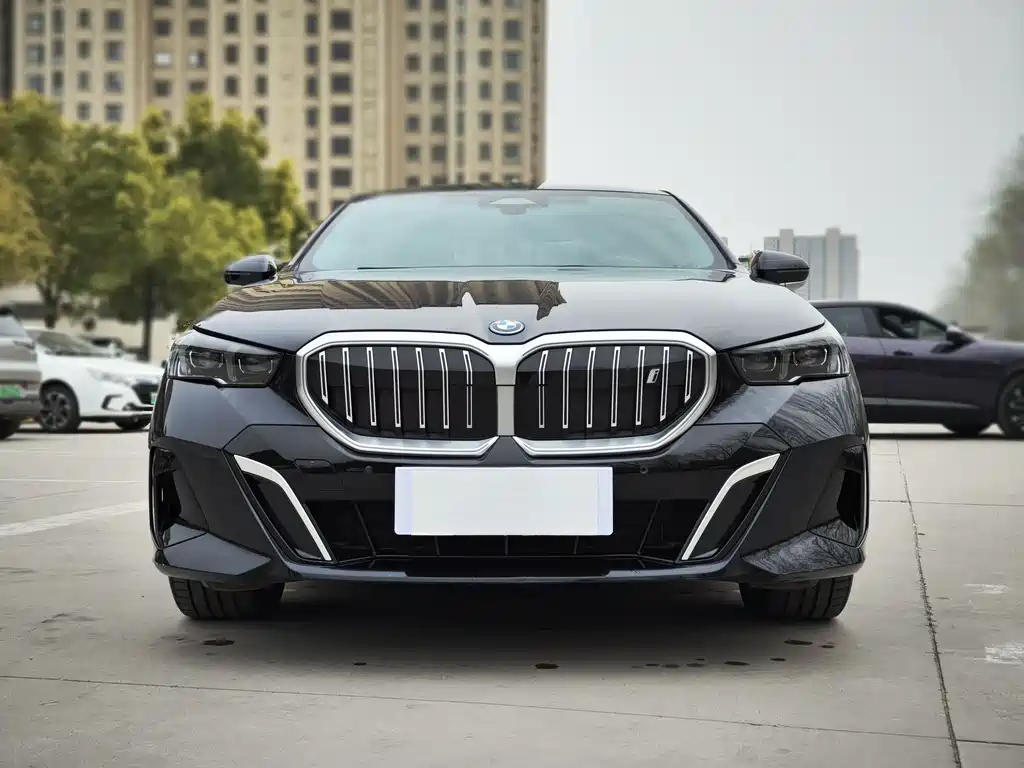 BMW BMW i5 2024 eDrive 35L M Sport Package 2024 - thumbnail 3