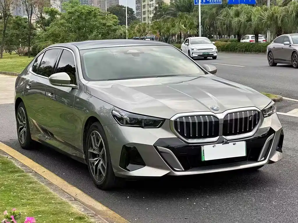 BMW BMW i5 2024 eDrive 35L M Sport Package 2024 - thumbnail 2