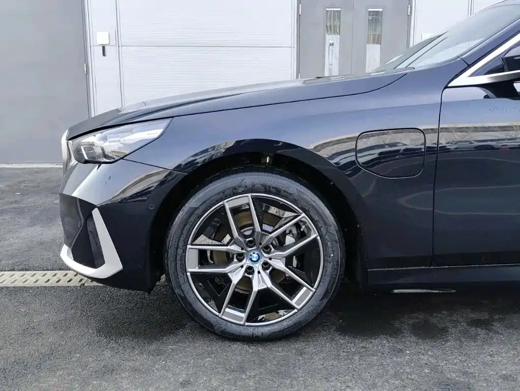 BMW BMW i5 2024 eDrive 35L Premium Luxury Package 2025 - thumbnail 5