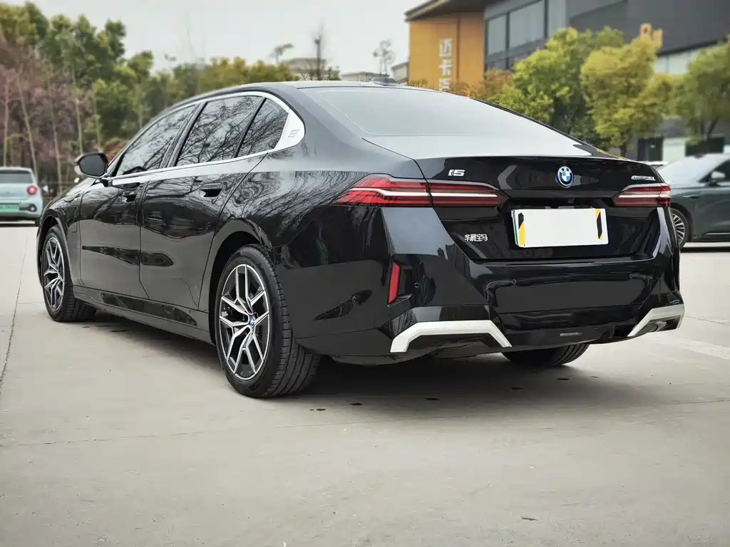BMW BMW i5 2024 eDrive 35L M Sport Package 2024 - thumbnail 4