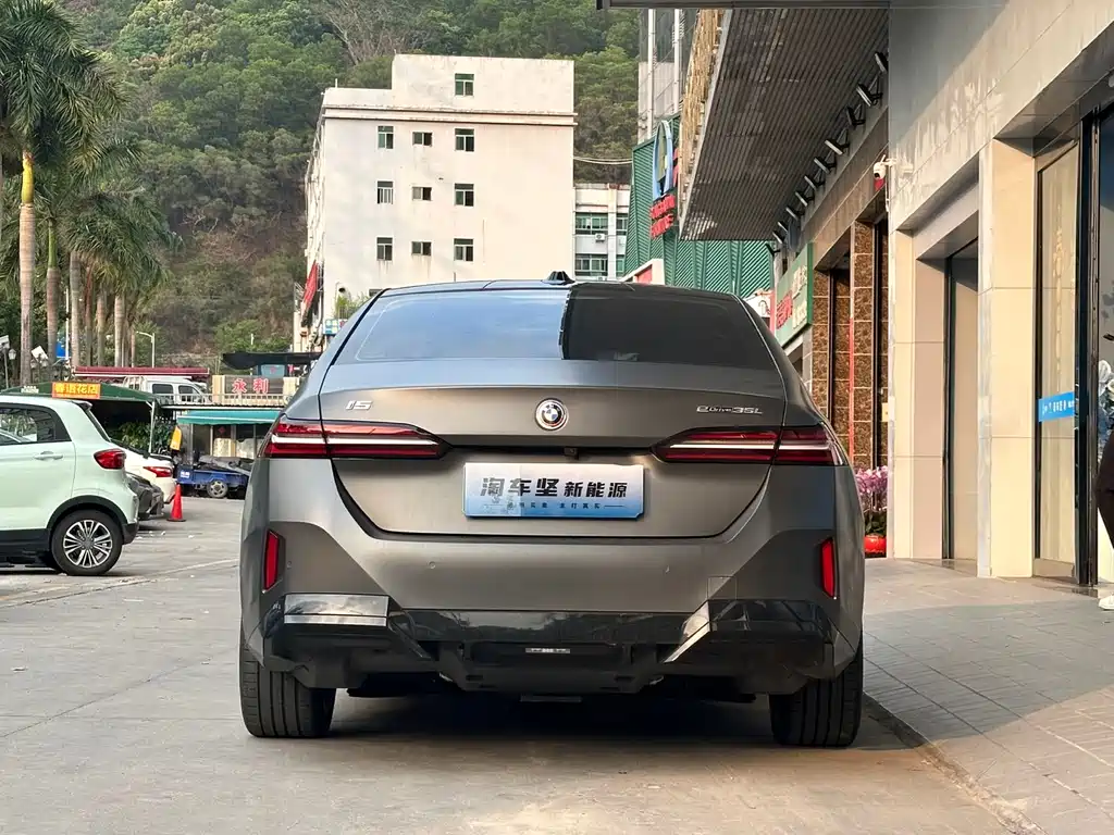 BMW BMW i5 2024 eDrive 35L M Sport Package 2025 - thumbnail 5