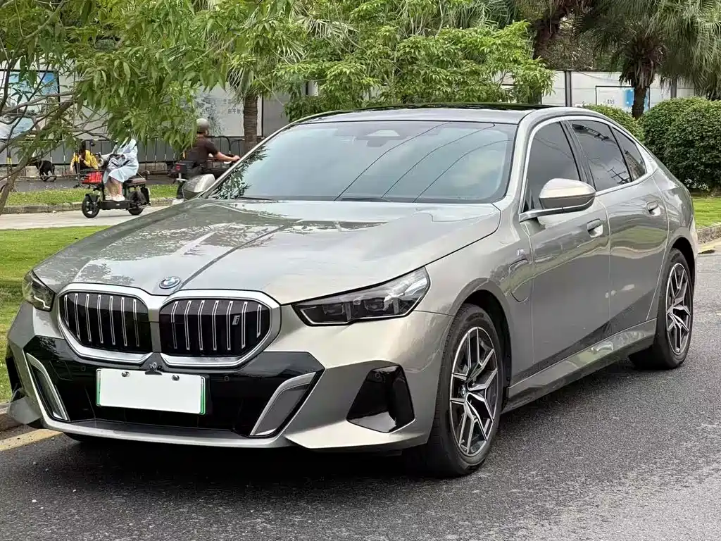 BMW BMW i5 2024 eDrive 35L M Sport Package 2024 - thumbnail 3