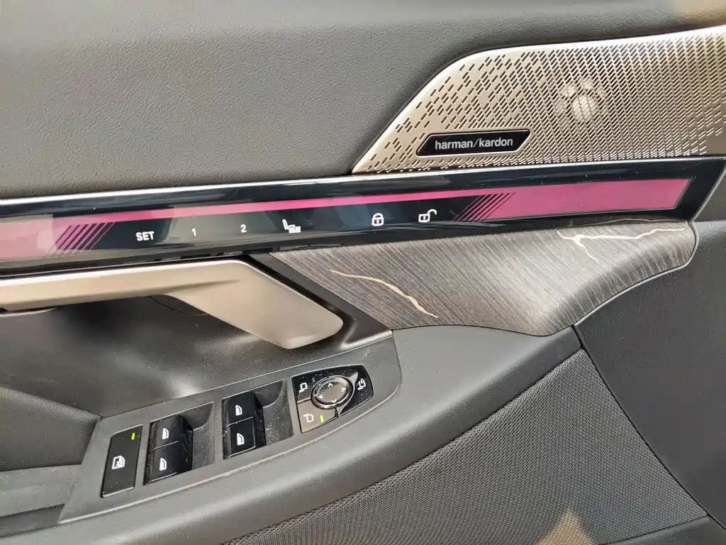 BMW BMW i5 2024 eDrive 35L Premium M Sport Package 2024 - thumbnail 11