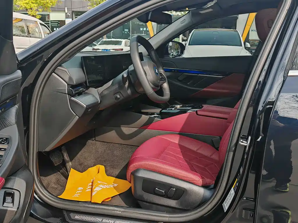BMW BMW i5 2024 eDrive 35L Luxury Package 2025 - thumbnail 12