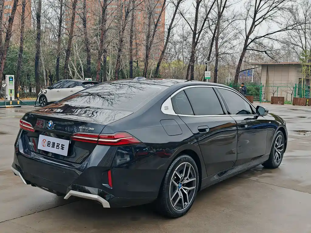 BMW BMW i5 2024 eDrive 35L M Sport Package 2024 - thumbnail 3