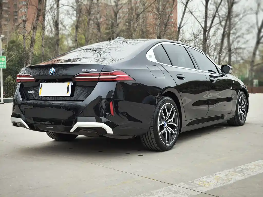 BMW BMW i5 2024 eDrive 35L M Sport Package 2024 - thumbnail 5
