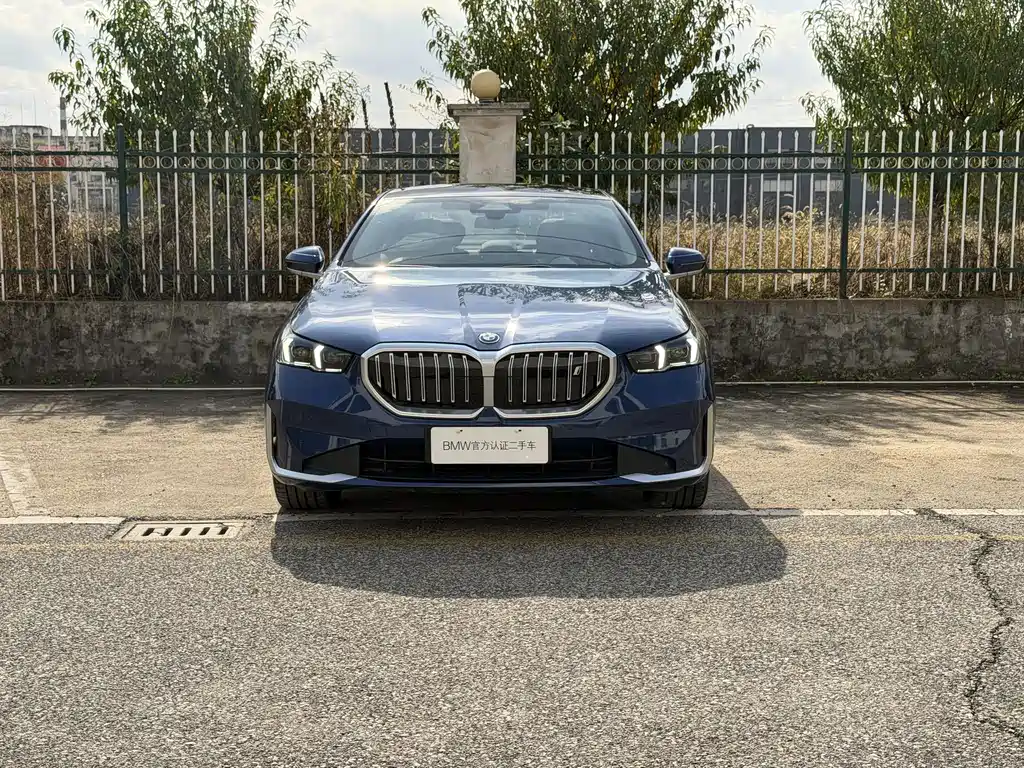 BMW BMW i5 2024 eDrive 35L Luxury Package 2024 - thumbnail 2