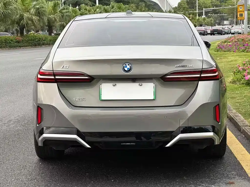 BMW BMW i5 2024 eDrive 35L M Sport Package 2024 - thumbnail 4