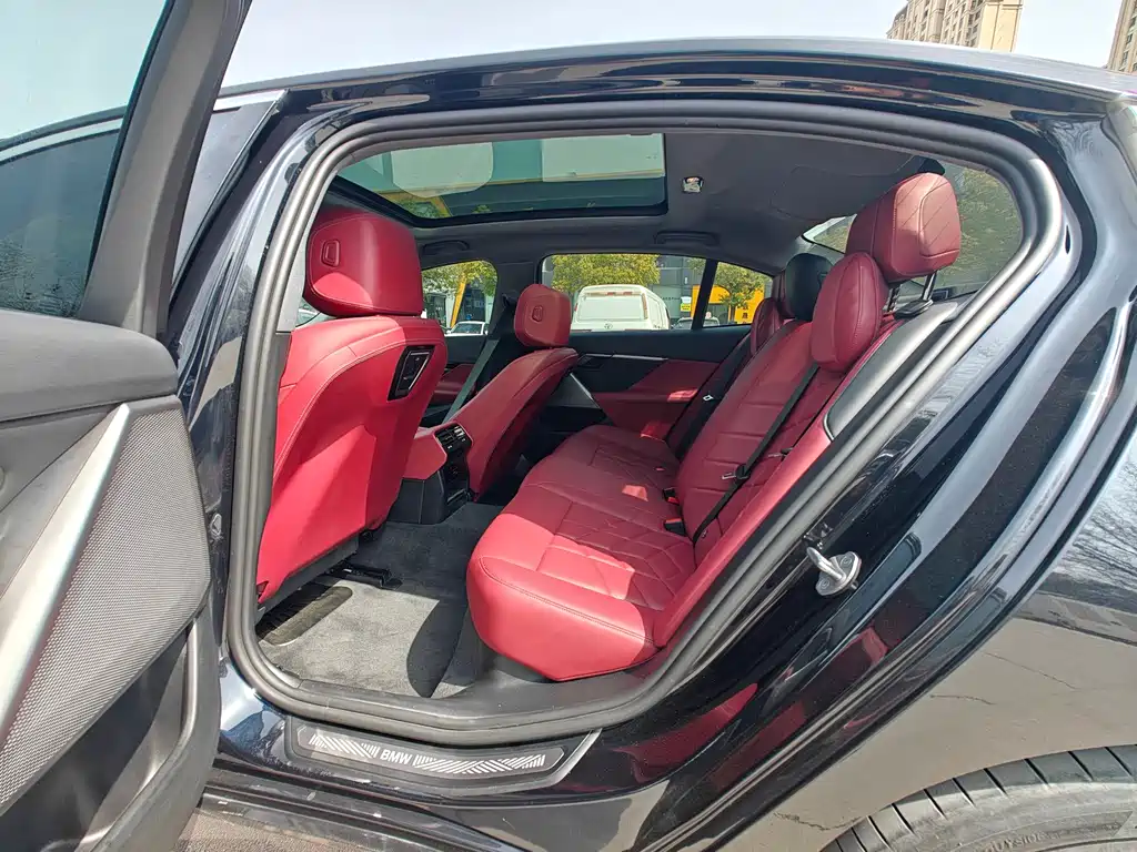 BMW BMW i5 2024 eDrive 35L Luxury Package 2025 - thumbnail 8