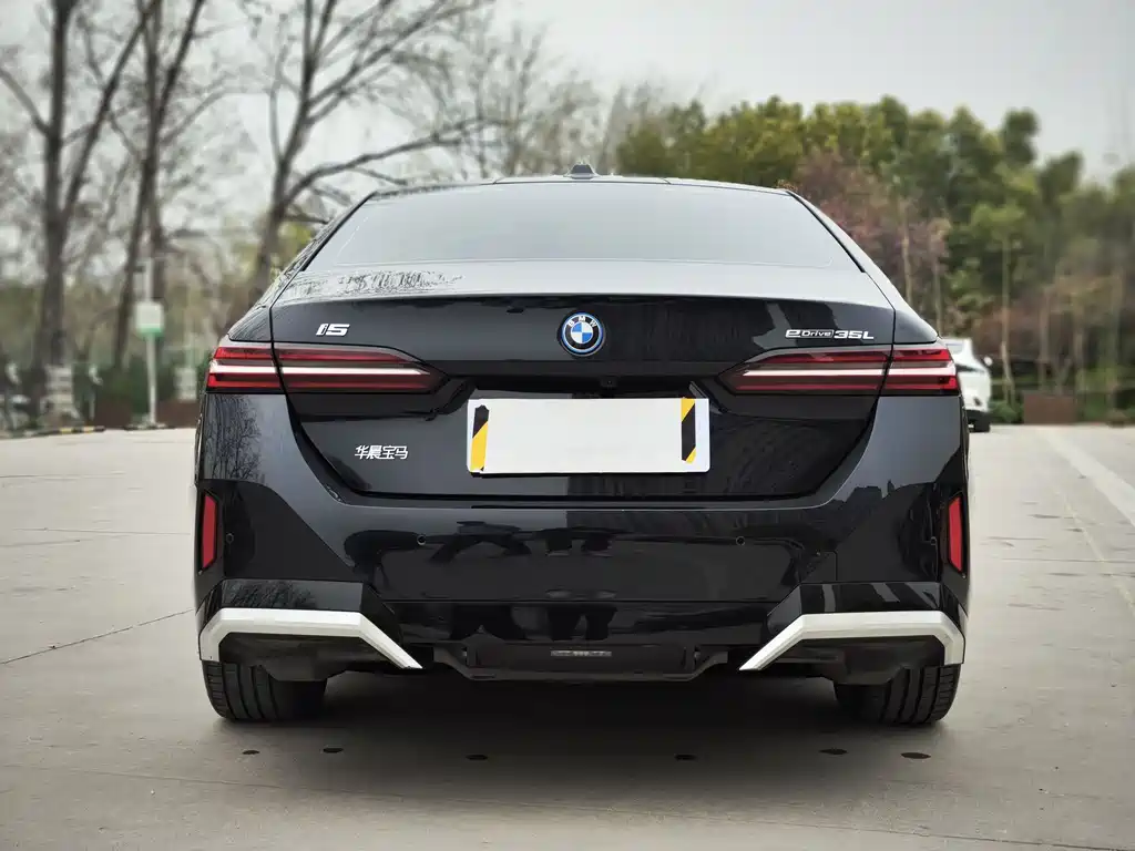 BMW BMW i5 2024 eDrive 35L M Sport Package 2024 - thumbnail 6