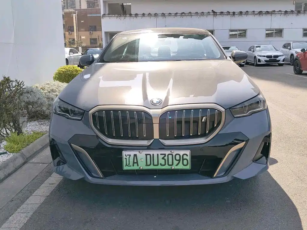 BMW BMW i5 2024 eDrive 35L M Sport Package 2024 - thumbnail 2