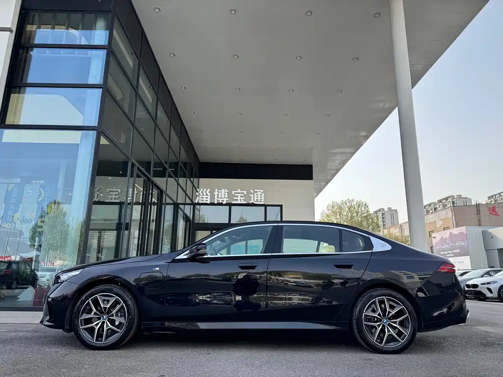 BMW BMW i5 2024 eDrive 35L M Sport Package 2025 - thumbnail 10