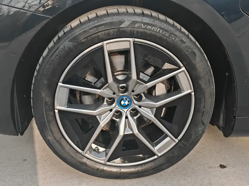 BMW BMW i5 2024 eDrive 35L Luxury Package 2025 - thumbnail 9