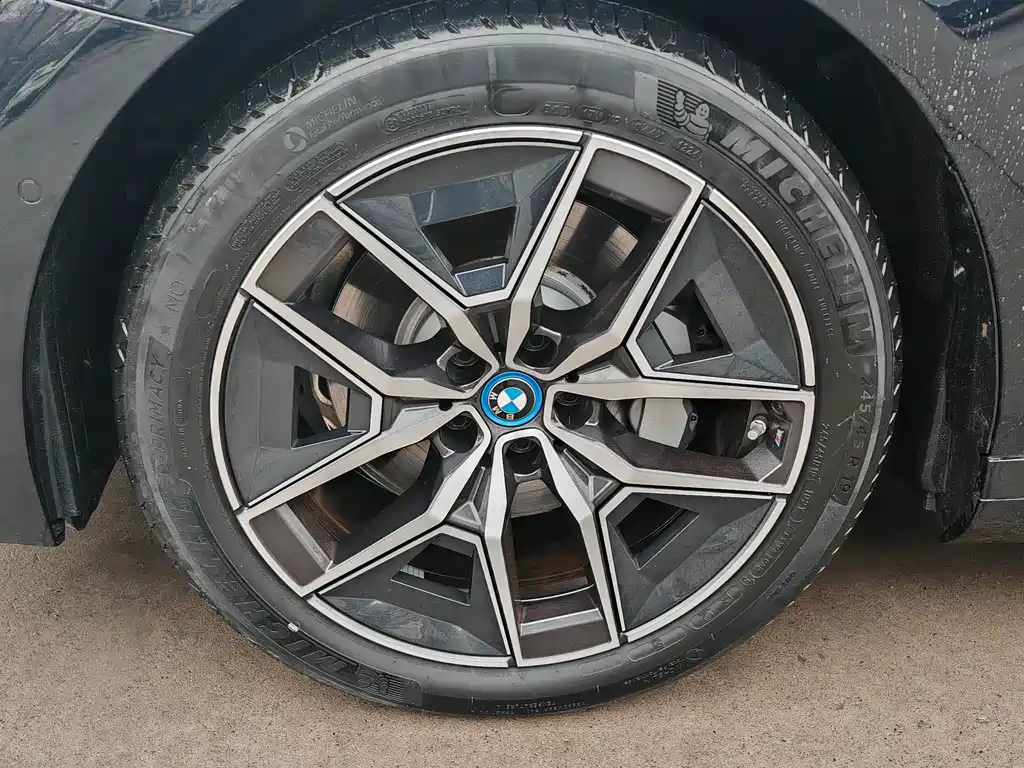 BMW BMW i5 2024 eDrive 35L M Sport Package 2024 - thumbnail 5
