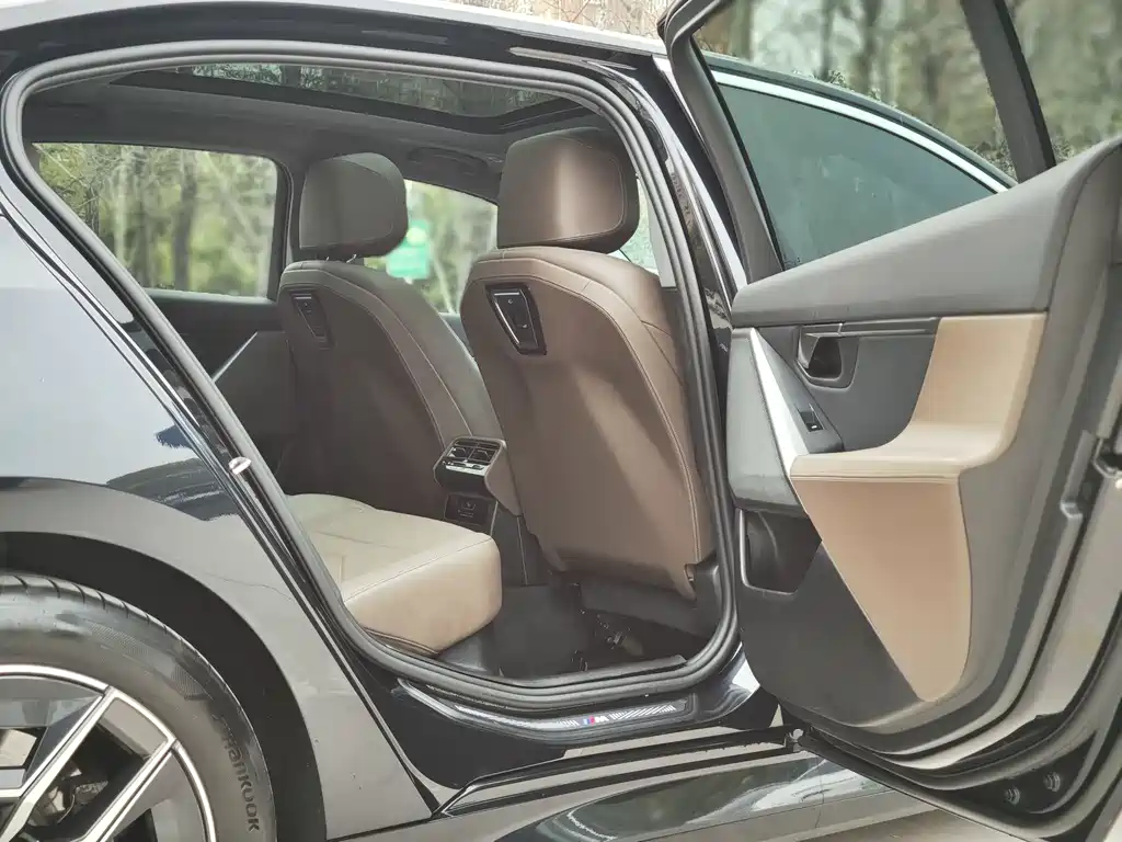 BMW BMW i5 2024 eDrive 35L M Sport Package 2024 - thumbnail 7