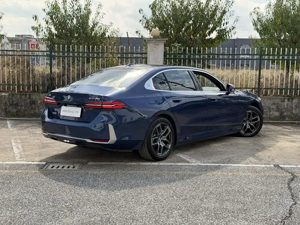 BMW BMW i5 2024 eDrive 35L Luxury Package 2024 - thumbnail 4