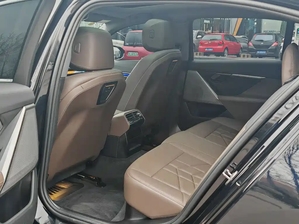 BMW BMW i5 2024 eDrive 35L M Sport Package 2024 - thumbnail 6