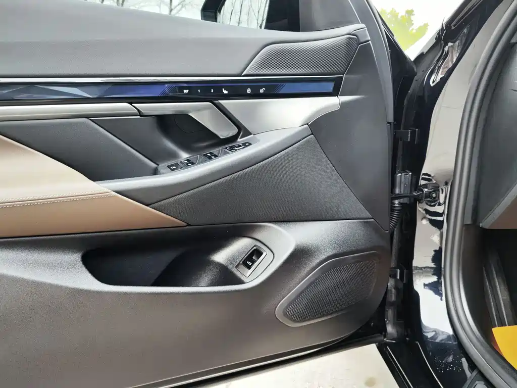 BMW BMW i5 2024 eDrive 35L M Sport Package 2024 - thumbnail 8