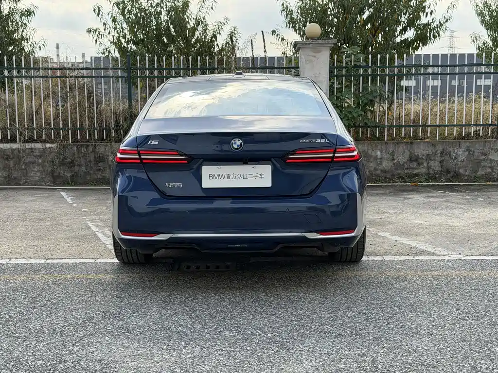 BMW BMW i5 2024 eDrive 35L Luxury Package 2024 - thumbnail 5