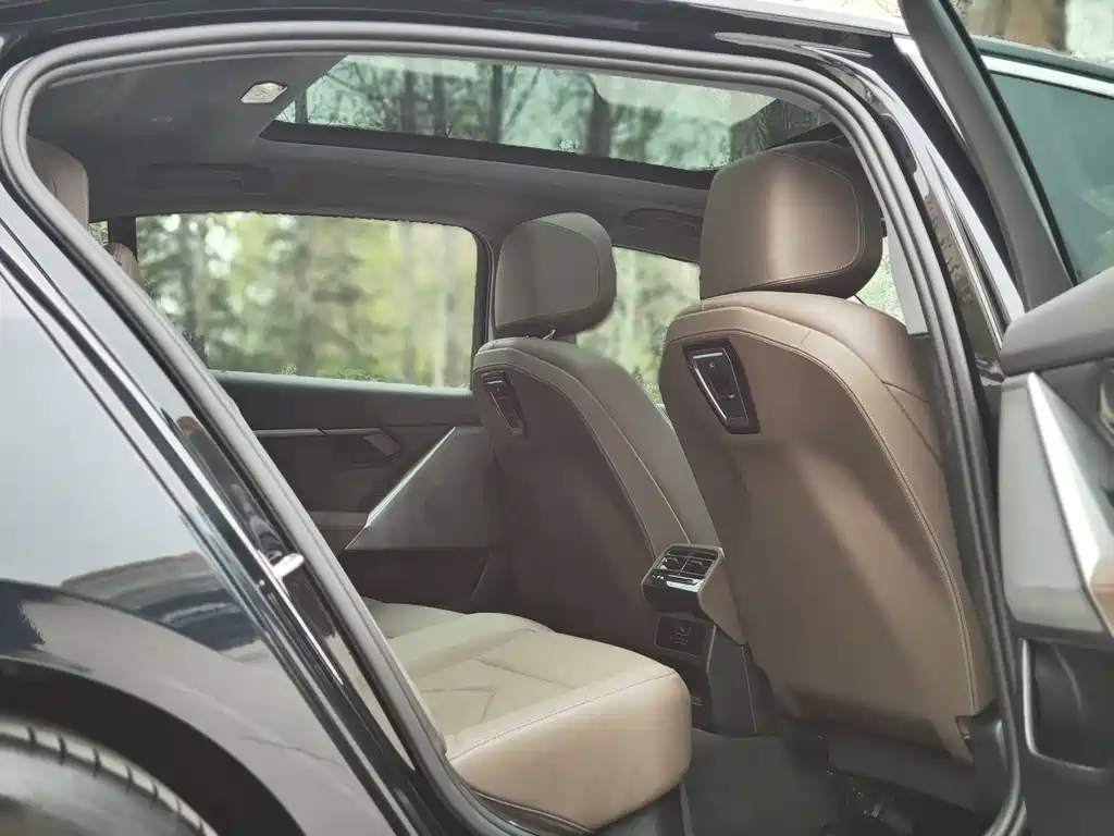 BMW BMW i5 2024 eDrive 35L M Sport Package 2024 - thumbnail 9