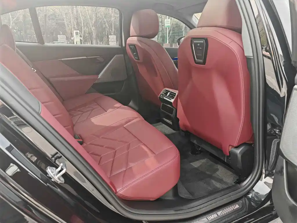 BMW BMW i5 2024 eDrive 35L Luxury Package 2025 - thumbnail 17