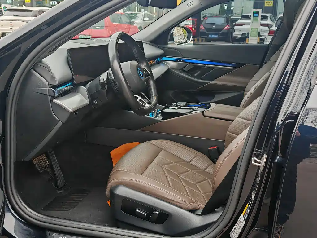 BMW BMW i5 2024 eDrive 35L M Sport Package 2024 - thumbnail 8