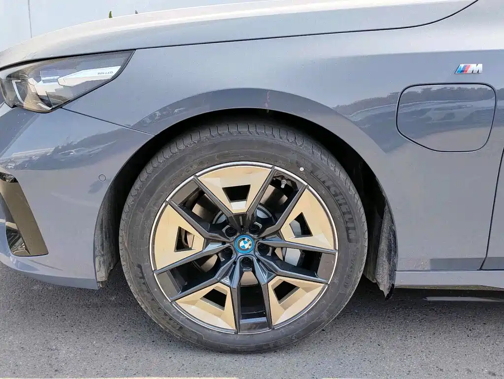 BMW BMW i5 2024 eDrive 35L M Sport Package 2024 - thumbnail 6