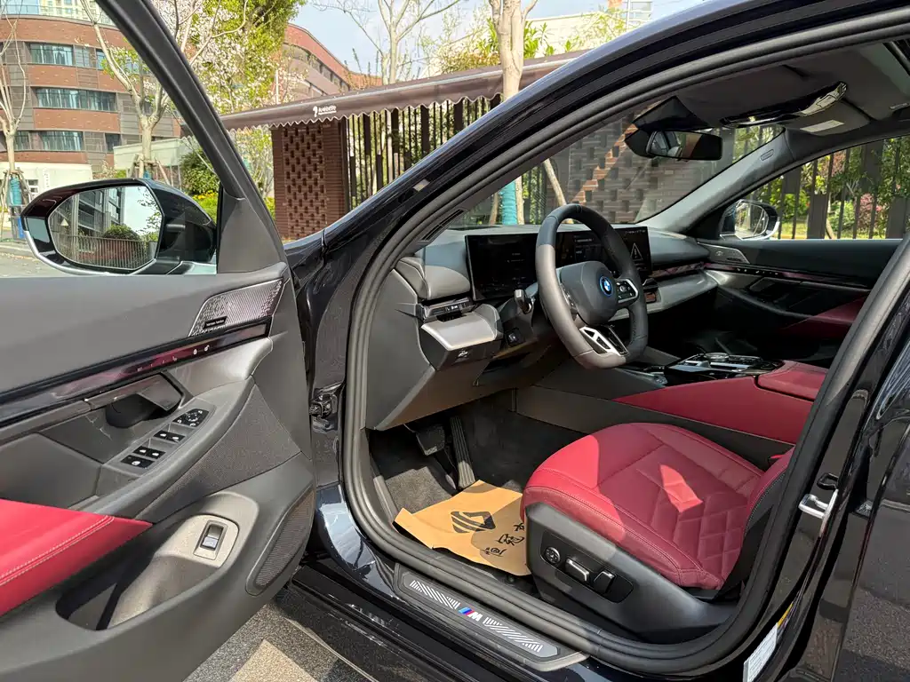 BMW BMW i5 2025 eDrive 40L M Sport Package 2025 - thumbnail 2