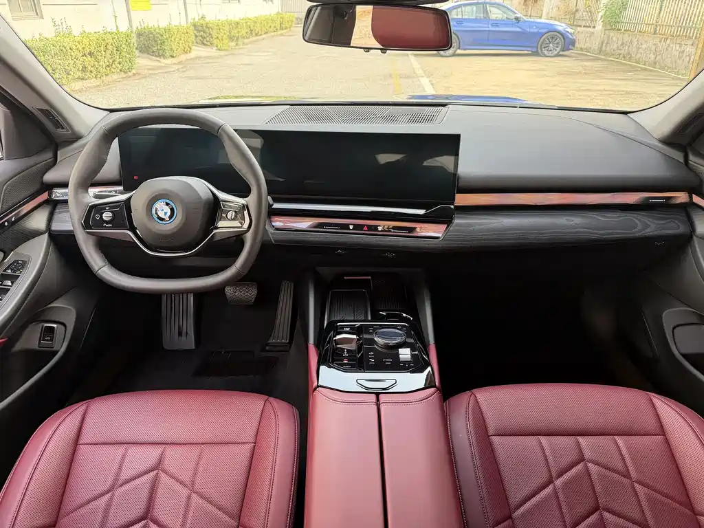 BMW BMW i5 2024 eDrive 35L Luxury Package 2024 - thumbnail 8