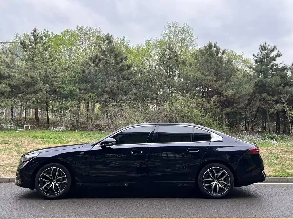 BMW BMW i5 2025 eDrive 40L M Sport Package 2025 - thumbnail 3