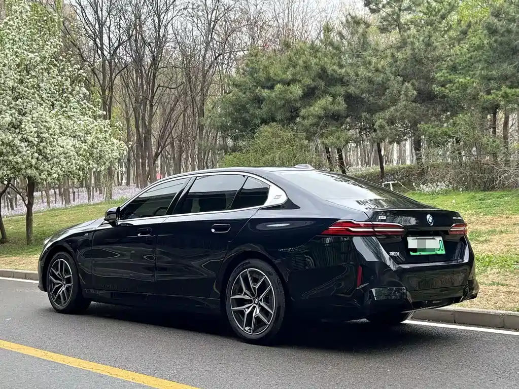 BMW BMW i5 2025 eDrive 40L M Sport Package 2025 - thumbnail 4