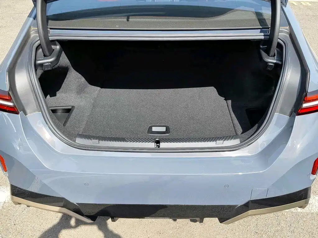 BMW BMW i5 2024 eDrive 35L M Sport Package 2024 - thumbnail 11