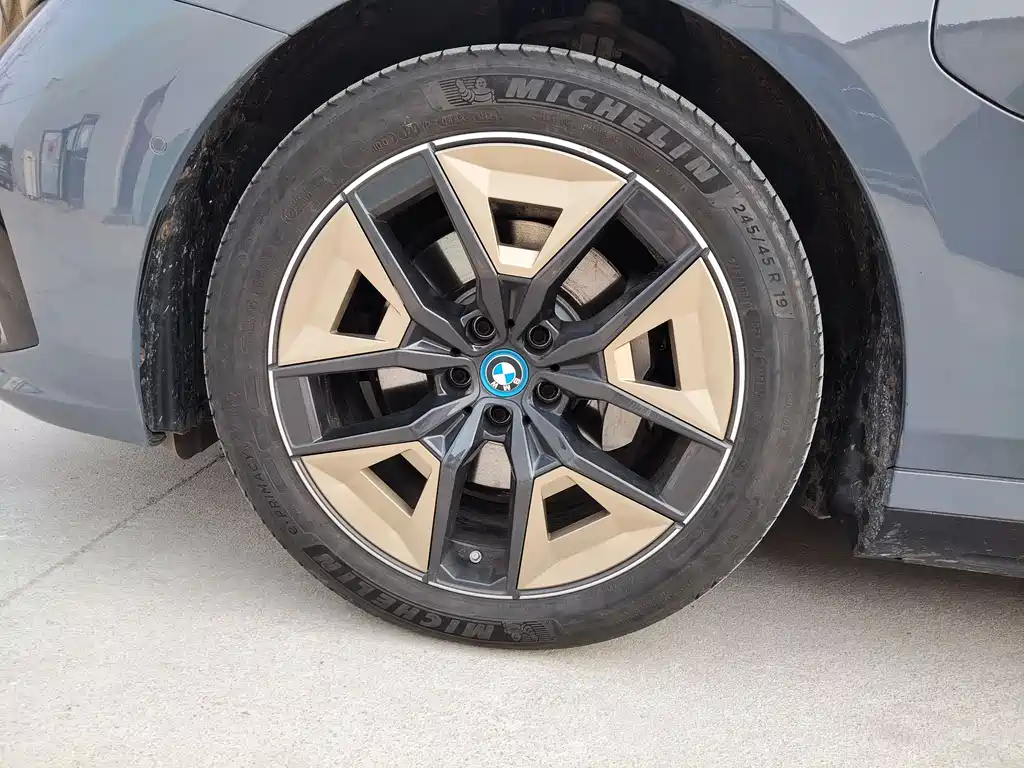 BMW BMW i5 2024 eDrive 35L Premium M Sport Package 2024 - thumbnail 22